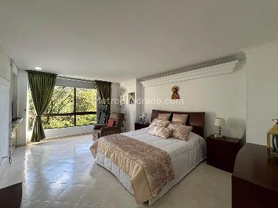 Apartamento de 3 alcobas en venta en El Poblado, Medellín, 197 m² · foto 13 de 17