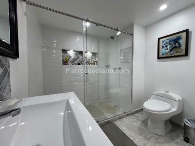 Apartamento de 3 alcobas en venta en El Poblado, Medellín, 197 m² · foto 16 de 17