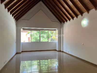 Casa de 3 alcobas en venta en El Poblado, Medellín, 229 m² · foto 13 de 20