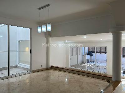Casa de 3 alcobas en venta en El Poblado, Medellín, 229 m² · foto 2 de 20