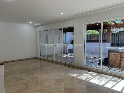 Casa de 3 alcobas en venta en El Poblado, Medellín, 229 m² · foto 3 de 20