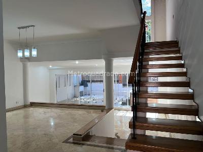 Casa de 3 alcobas en venta en El Poblado, Medellín, 229 m² · foto 4 de 20