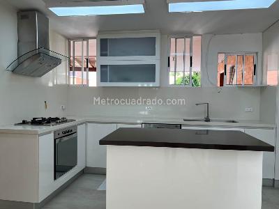 Casa de 3 alcobas en venta en El Poblado, Medellín, 229 m² · foto 8 de 20