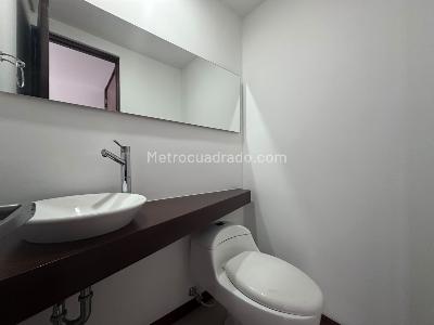 Apartamento de 3 alcobas en arriendo en El Tesoro, Medellín, 136 m² · foto 18 de 19