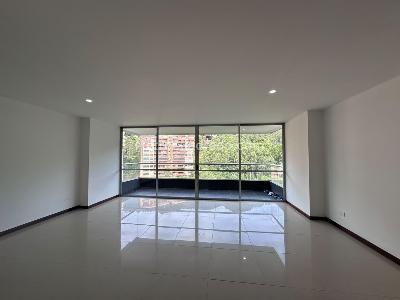 Apartamento de 3 alcobas en arriendo en El Tesoro, Medellín, 136 m² · foto 2 de 19
