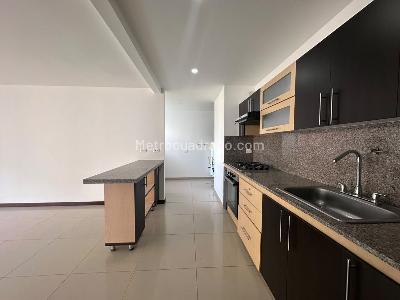 Apartamento de 3 alcobas en arriendo en El Tesoro, Medellín, 136 m² · foto 8 de 19