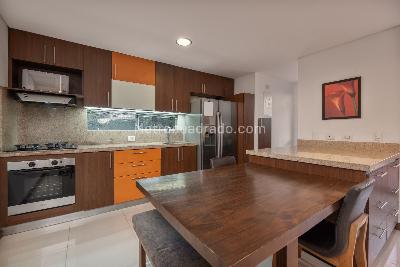 Apartamento de 2 alcobas en venta en El Poblado, Medellín, 80 m² · foto 7 de 18
