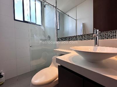 Apartamento de 3 alcobas en venta en El Poblado, Medellín, 192 m² · foto 18 de 19