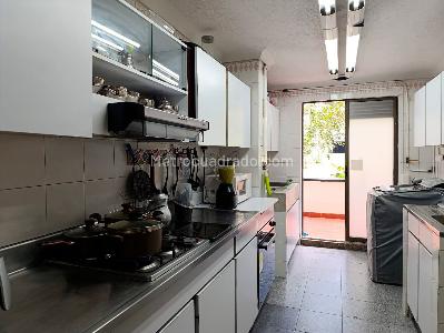 Apartamento en venta en El Poblado, Medellín · foto 8 de 17