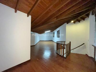 Casa de 3 alcobas en arriendo en Envigado, Envigado, 430 m² · foto 10 de 20