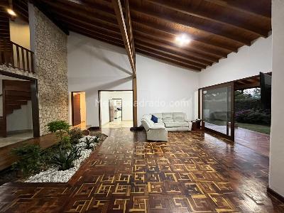 Casa de 3 alcobas en arriendo en Envigado, Envigado, 430 m² · foto 2 de 20