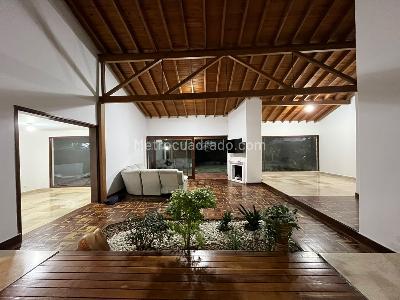 Casa de 3 alcobas en arriendo en Envigado, Envigado, 430 m² · foto 4 de 20
