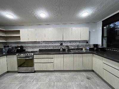 Casa de 3 alcobas en arriendo en Envigado, Envigado, 430 m² · foto 8 de 20
