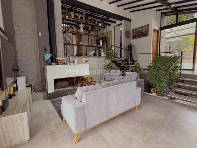 Casa en venta en Envigado, Envigado · foto 2 de 19