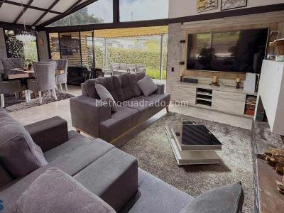 Casa en venta en Envigado, Envigado · foto 3 de 19