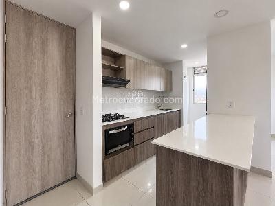 Apartamento de 3 alcobas en arriendo en El Poblado, Medellín, 76 m² · foto 4 de 12