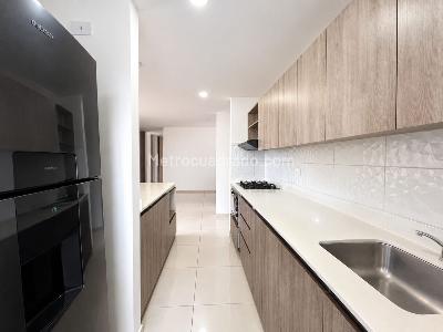 Apartamento de 3 alcobas en arriendo en El Poblado, Medellín, 76 m² · foto 5 de 12