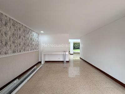 Casa en arriendo en El Poblado, Medellín · foto 2 de 20