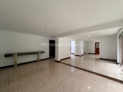 Casa en arriendo en El Poblado, Medellín · foto 3 de 20