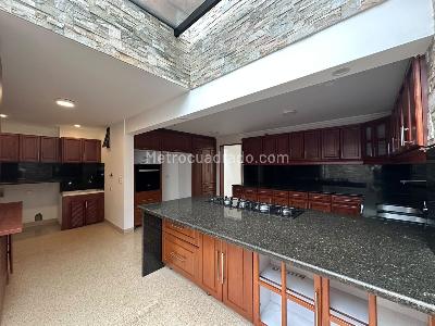 Casa en arriendo en El Poblado, Medellín · foto 7 de 20