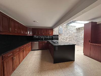 Casa en arriendo en El Poblado, Medellín · foto 8 de 20