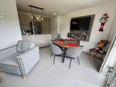 Apartamento de 3 alcobas en venta en Sabaneta, Sabaneta, 62 m² · foto 2 de 11