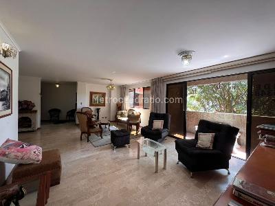 Apartamento en venta en El Poblado, Medellín · foto 2 de 15