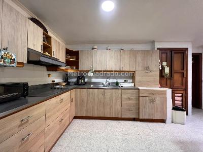 Apartamento en venta en El Poblado, Medellín · foto 6 de 15