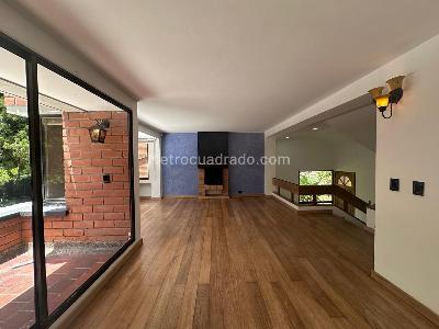 Casa de 3 alcobas en arriendo en El Poblado, Medellín, 420 m² · foto 2 de 18