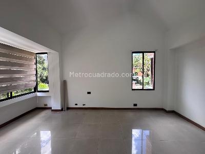 Casa de 3 alcobas en arriendo en El Poblado, Medellín, 420 m² · foto 8 de 18