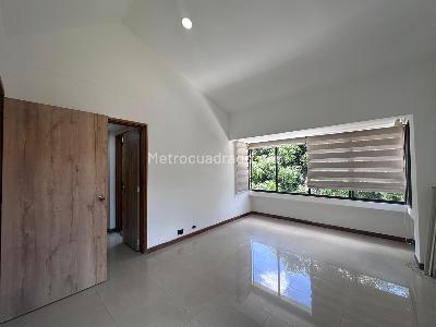 Casa de 3 alcobas en arriendo en El Poblado, Medellín, 420 m² · foto 9 de 18