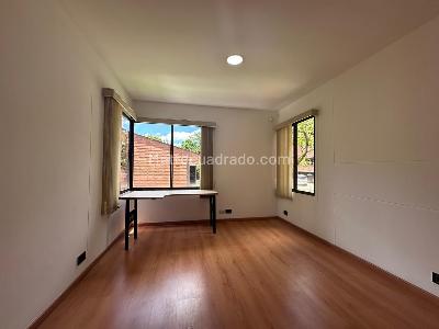 Casa de 3 alcobas en arriendo en El Poblado, Medellín, 420 m² · foto 13 de 18