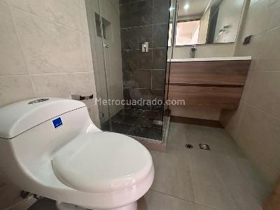 Casa de 3 alcobas en arriendo en El Poblado, Medellín, 420 m² · foto 15 de 18