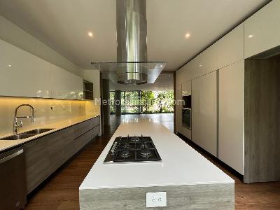 Apartamento de 3 alcobas en venta en El Poblado, Medellín, 335 m² · foto 9 de 20