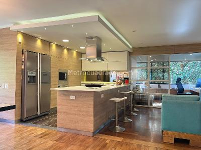 Apartamento de 3 alcobas en venta en El Poblado, Medellín, 137 m² · foto 2 de 17