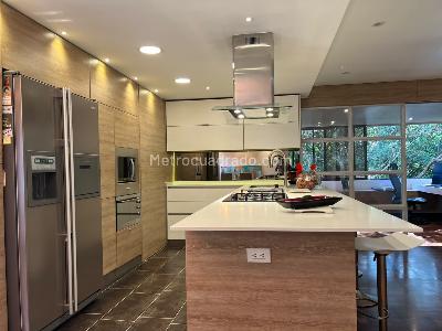 Apartamento de 3 alcobas en venta en El Poblado, Medellín, 137 m² · foto 4 de 17