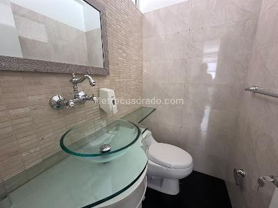 Casa de 4 alcobas en arriendo en El Poblado, Medellín, 450 m² · foto 15 de 20
