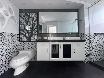 Casa de 4 alcobas en arriendo en El Poblado, Medellín, 450 m² · foto 16 de 20