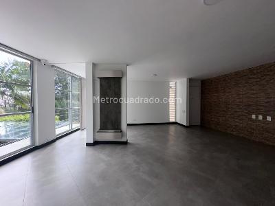 Casa de 4 alcobas en arriendo en El Poblado, Medellín, 450 m² · foto 3 de 20