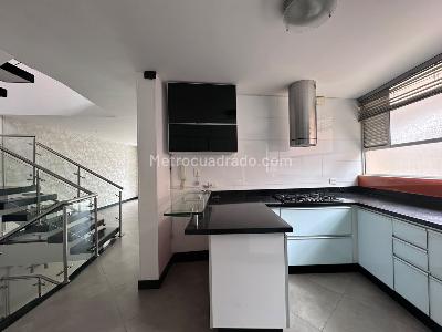 Casa de 4 alcobas en arriendo en El Poblado, Medellín, 450 m² · foto 6 de 20