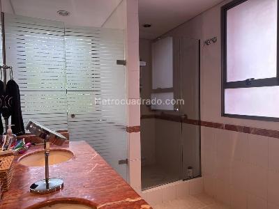 Apartamento de 4 alcobas en venta en El Poblado, Medellín, 240 m² · foto 18 de 20