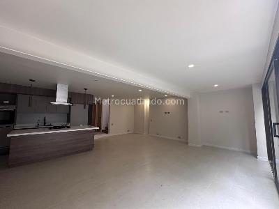 Casa en arriendo en El Poblado, Medellín · foto 3 de 18