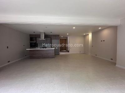 Casa de 3 alcobas en venta en El Poblado, Medellín, 195 m² · foto 2 de 18