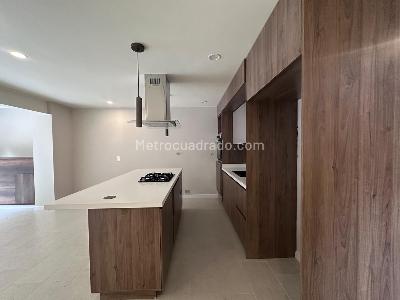 Casa de 3 alcobas en venta en El Poblado, Medellín, 195 m² · foto 5 de 18