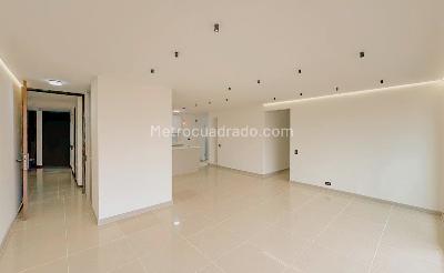Apartamento en venta en El Poblado, Medellín · foto 2 de 13