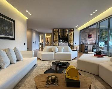 Apartamento en venta en El Poblado, Medellín · foto 2 de 10