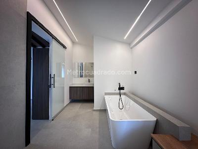 Casa en arriendo en El Poblado, Medellín · foto 14 de 18