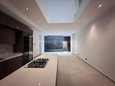 Casa en arriendo en El Poblado, Medellín · foto 2 de 18