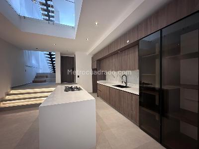 Casa en arriendo en El Poblado, Medellín · foto 4 de 18