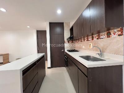Apartamento de 2 alcobas en arriendo en El Poblado, Medellín, 70 m² · foto 4 de 11